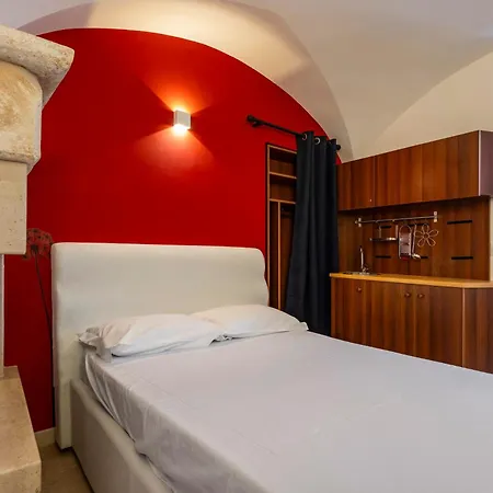 Giu In Centro Apartament *